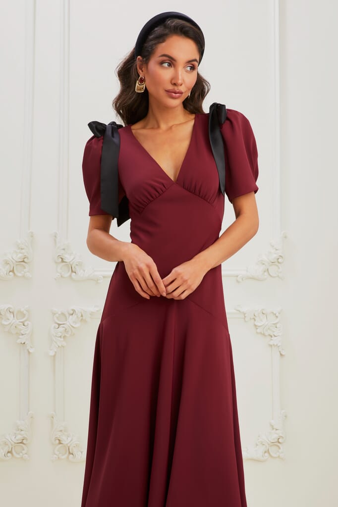 burgundy dress pleated Evening with Embroidered Sheer Sleeves – Elegan – FineLook Size:12 AU / 8 US european summer May be worn with Riom Mini Dress in
