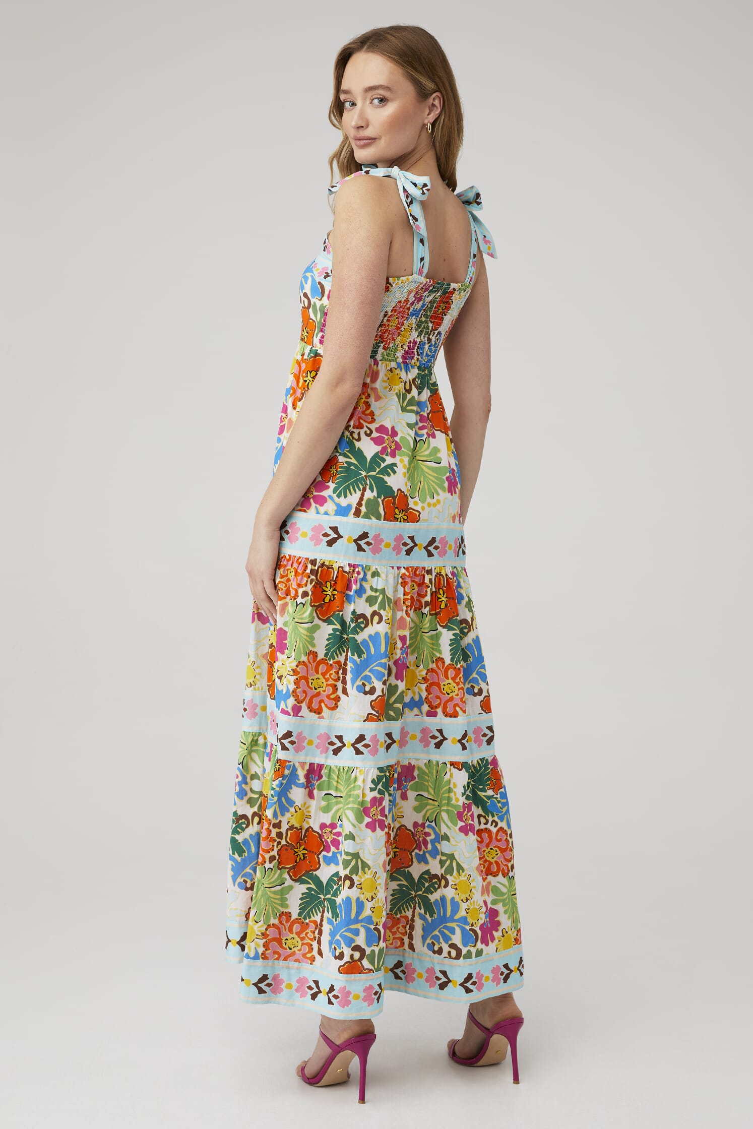 beach riot charlotte dress Tropical Sands | Floral Dress Size:L (12,14) Model is wearing size 2023su A French bustle is