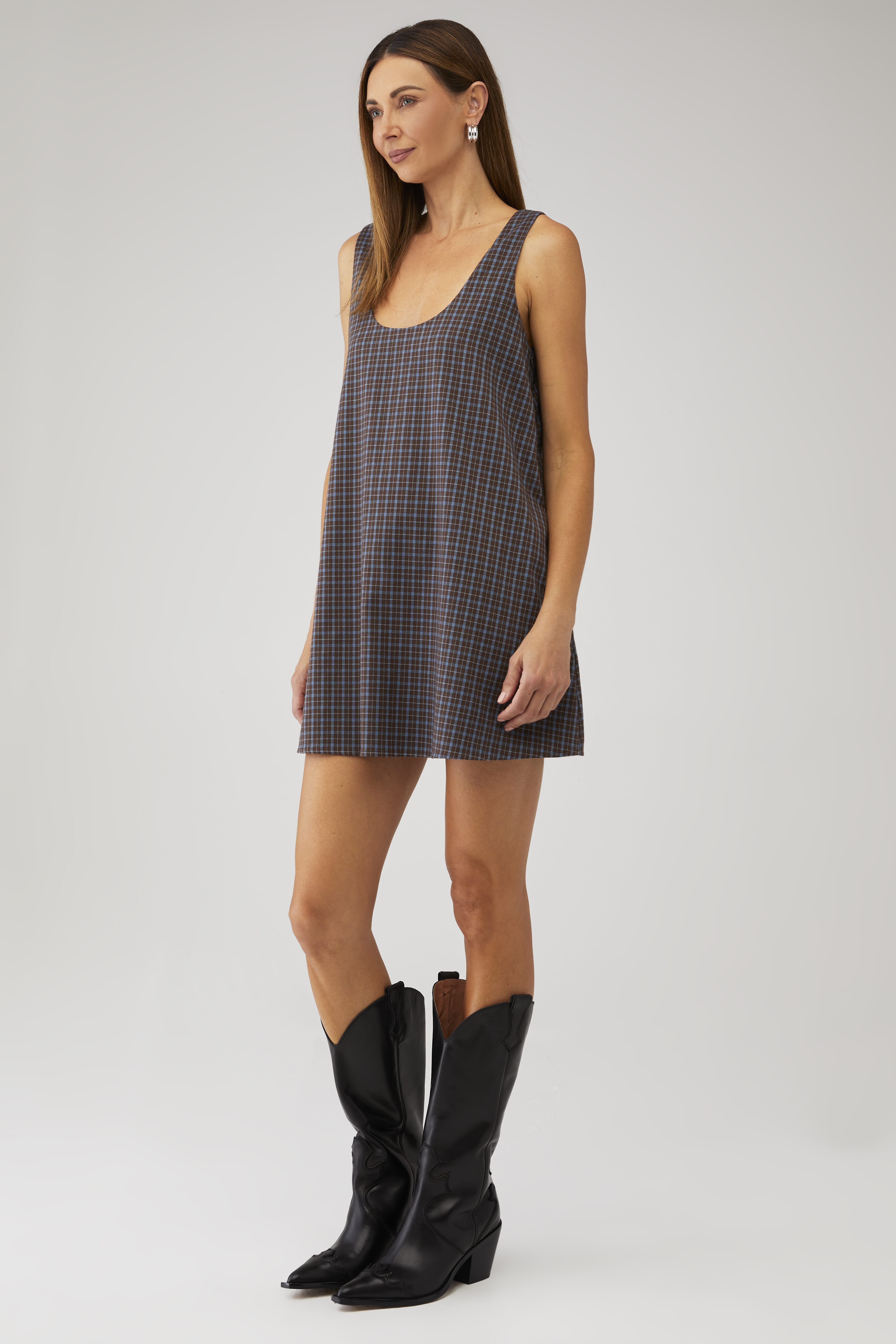 a line dress with feathers La Divine main image 1