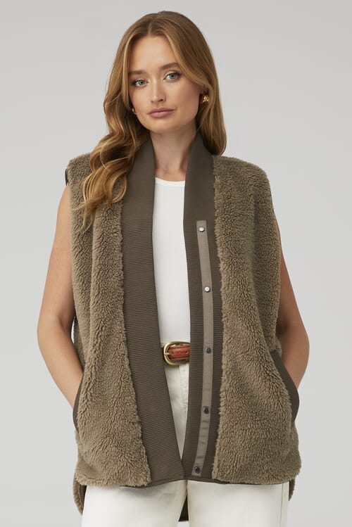 Varley | Covey Reversible Quilt Gilet in Crocodile & Fallen Rock