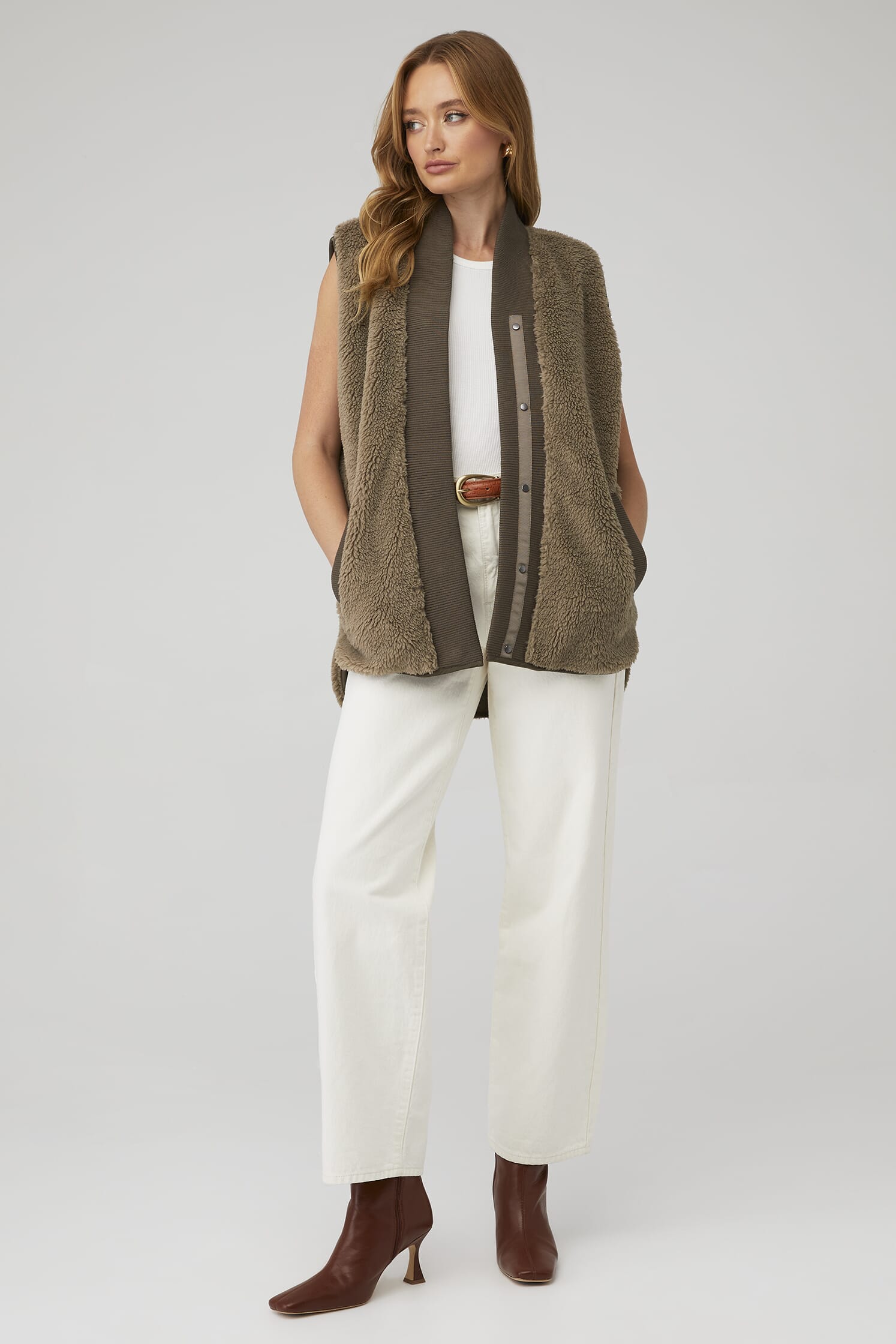 Varley | Covey Reversible Quilt Gilet in Crocodile & Fallen Rock ...