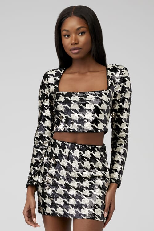 astr-darby-top-in-black-white-fashionpass