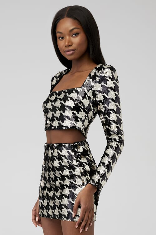 astr-darby-top-in-black-white-fashionpass