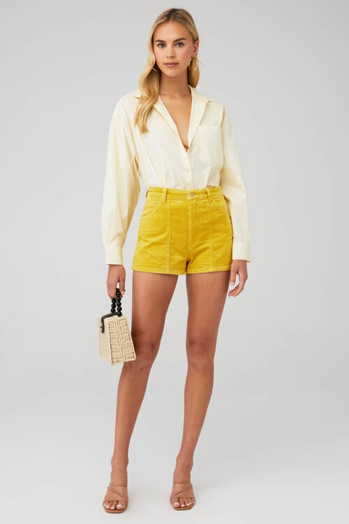 ショートパンツ GABRIELA HEARST Women Shorts  Burmudas 2252168S127 GNM GOLD GABRIELA HEARST Women's Shorts & Bermuda | YOOX