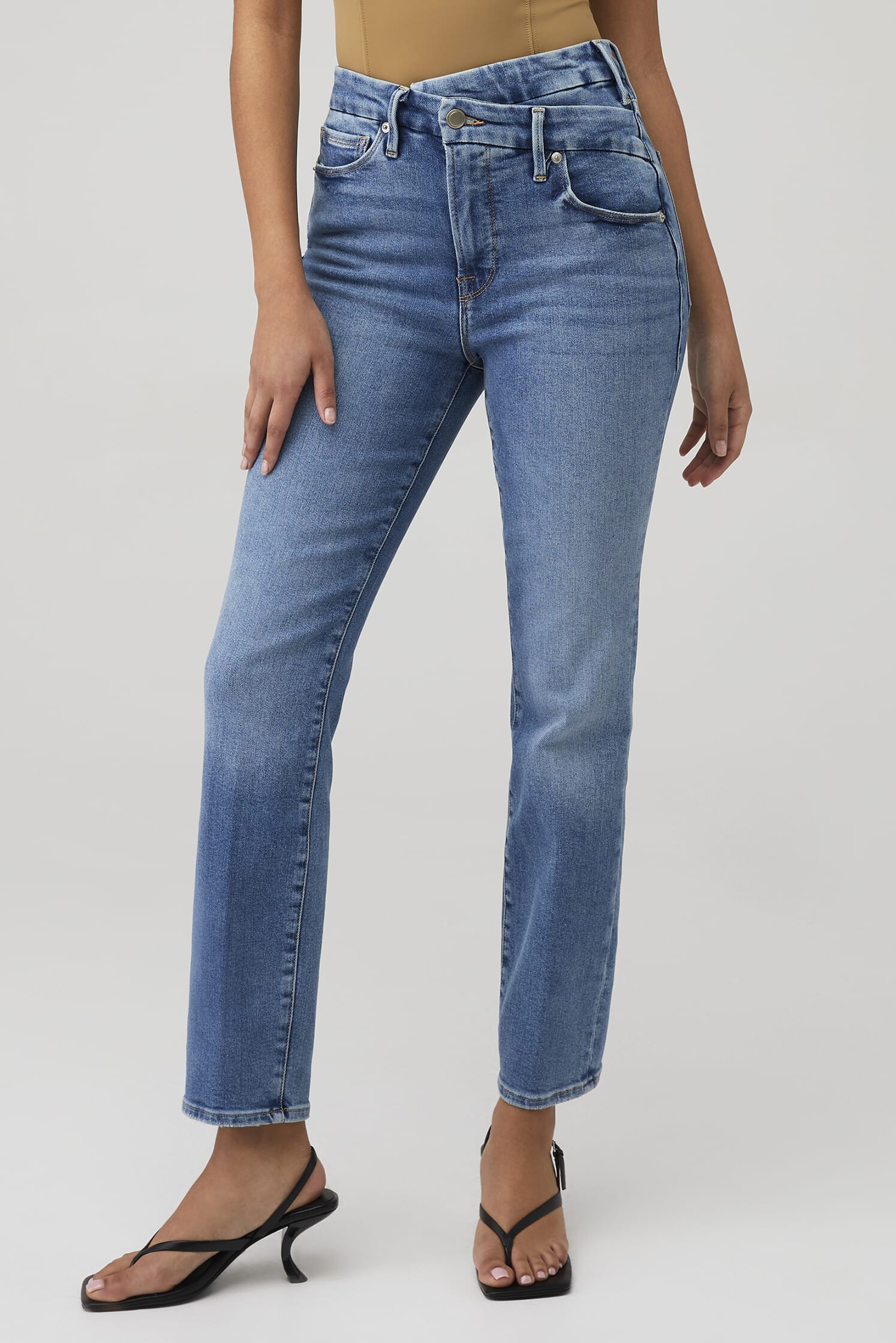 Good American Good Classic Light Compression Jeans in Indigo268