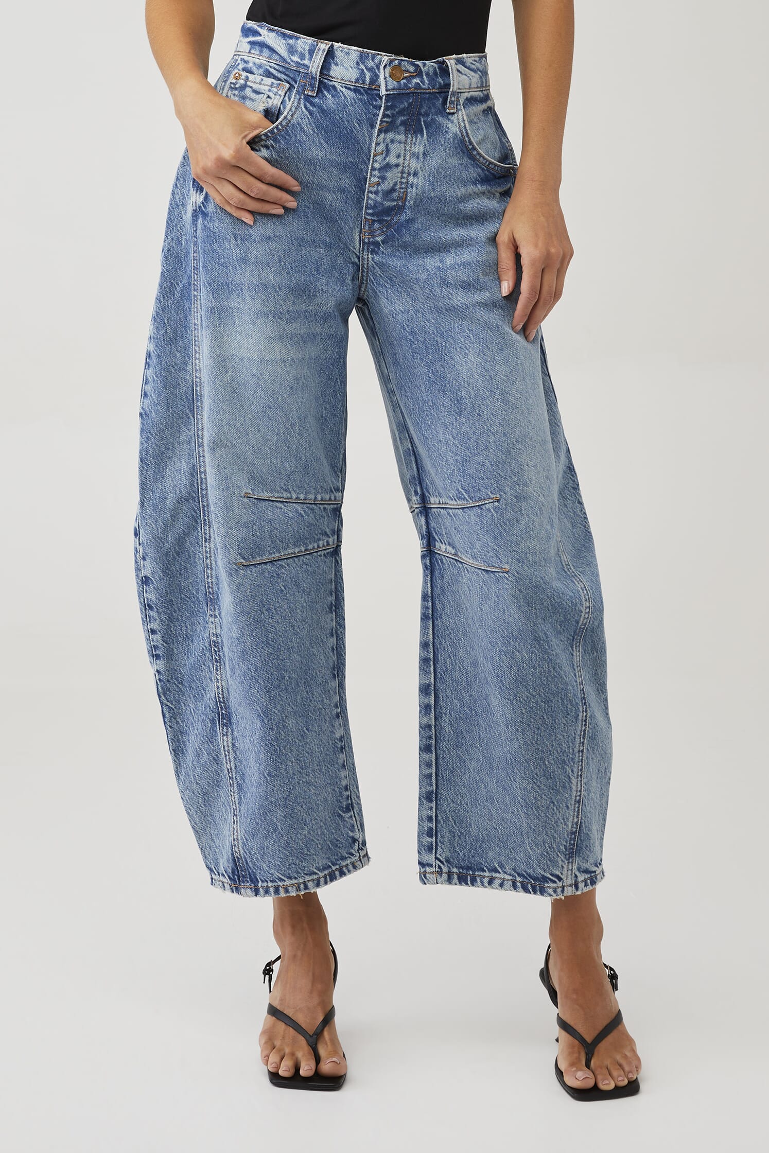 Free People | Good Luck Mid Rise Barrel Jean in Ultra Light Beam 
