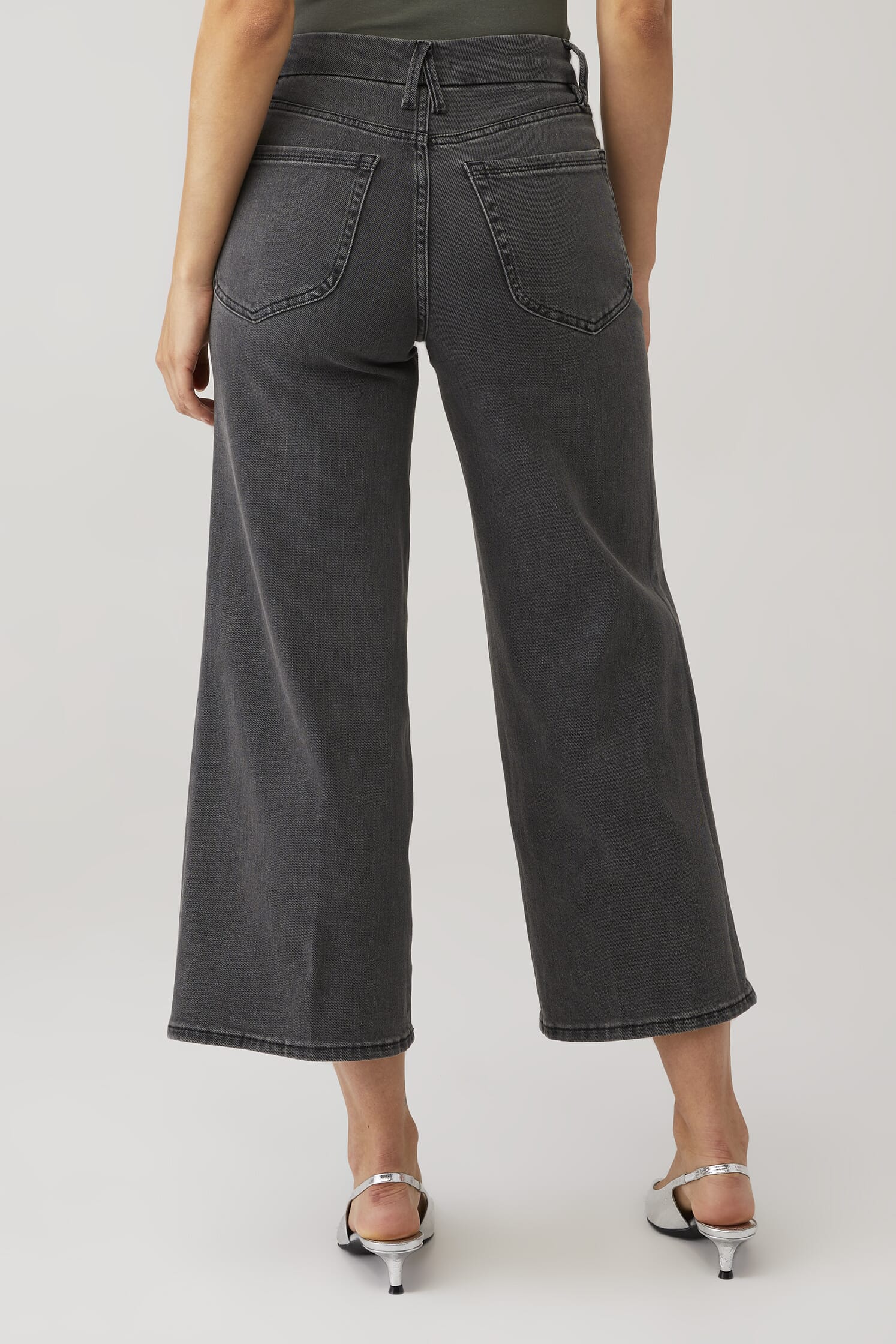 Good American Good Waist Palazzo Crop in Black329| FashionPass