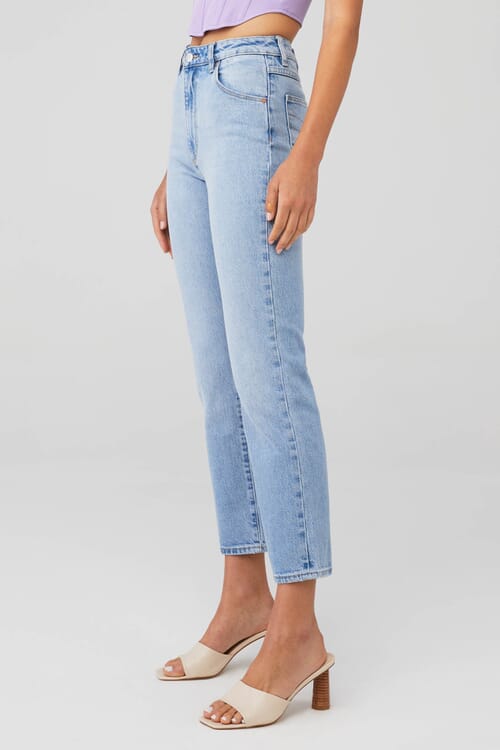 ROLLAS | Original Straight Sunshine Jean in Light Vintage Blue| FashionPass