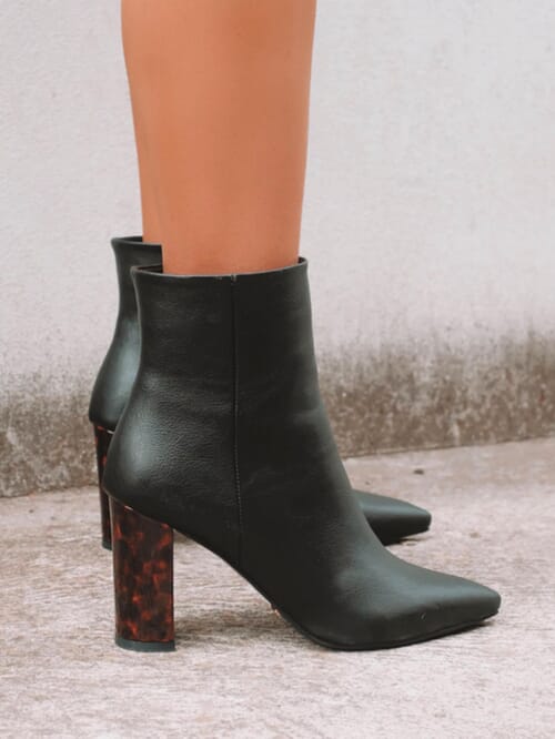 Black boots tortoise outlet heel